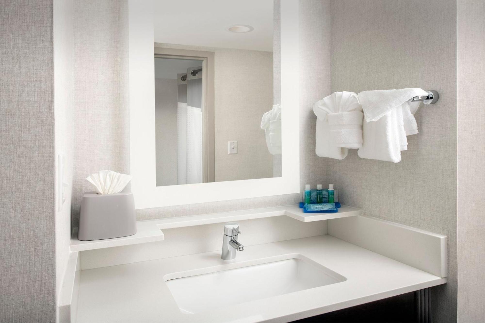 Express Boston - By Ihg Hotel 3*