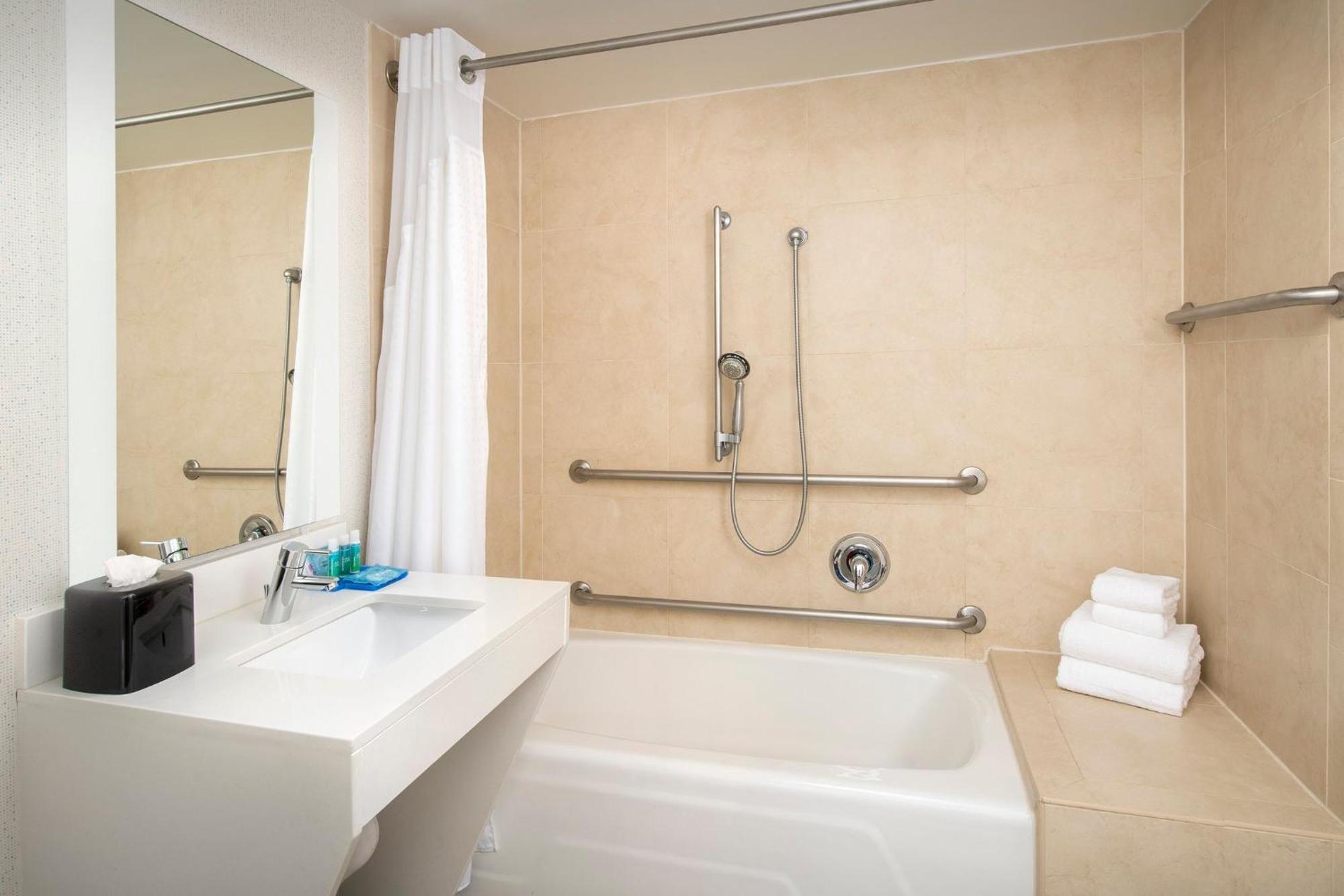 Hotel Express Boston - By Ihg 3*