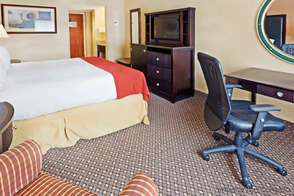 Express Boston - By Ihg